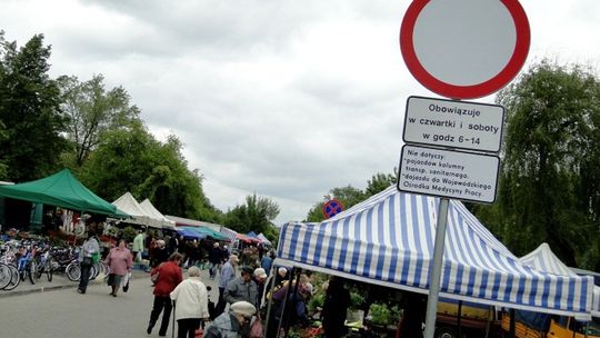 Pchli targ uratowany!