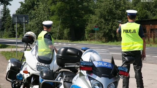 Pędził, wioząc dwoje małych dzieci. Stracił prawo jazdy