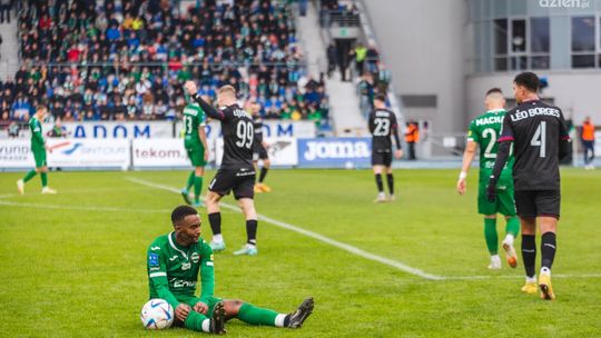 Pełen kontrowersji mecz i porażka Radomiaka Radom z Pogonią Szczecin