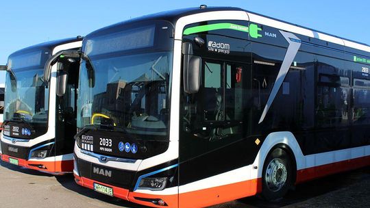 Pięć nowych elektrycznych MAN-ów zasiliło tabor MPK. Wkrótce wyjadą na ulice Radomia Pięć nowych elektrycznych MAN-ów zasiliło tabor MPK. Wkrótce wyjadą na ulice Radomia