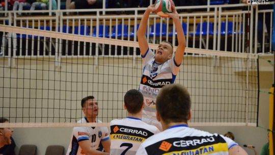 Pięć setów w Niebylcu