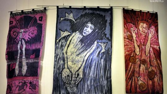 Piękne tkaniny malowane woskiem