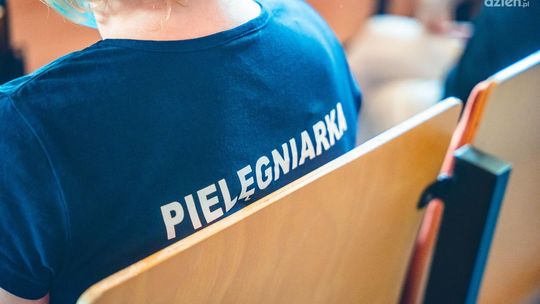 Pielęgniarki oburzone wpisem założyciela „Widzialnej ręki”