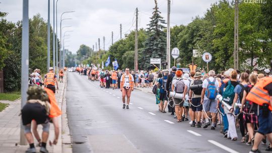Pielgrzymi idą na szlak. Będą chwilowe utrudnienia!