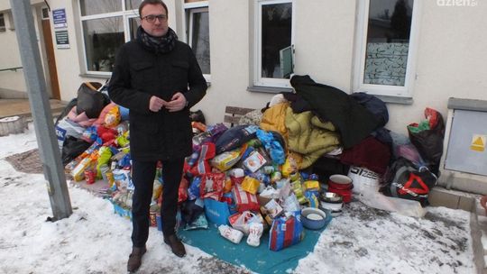 Pieniądze i karma dla schroniska