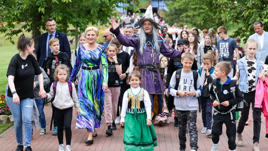 Pierwsza Dama w Magicznych Ogrodach 