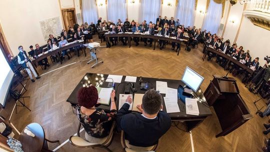 Pierwsze posiedzenie 19 listopada