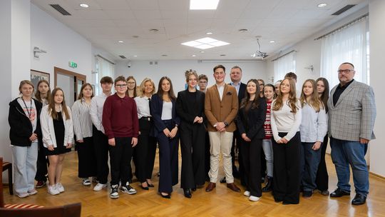 Pierwsze posiedzenie Młodzieżowej Rady Miejskiej w Grójcu Pierwsze posiedzenie Młodzieżowej Rady Miejskiej w Grójcu