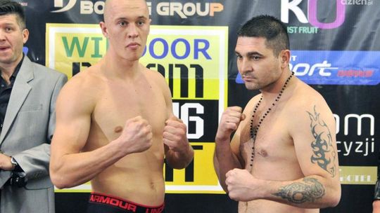 Pięściarze już po oficjalnym ważeniu. W niedzielę gala