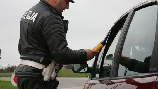 Pijani kierowcy w rękach policjantów