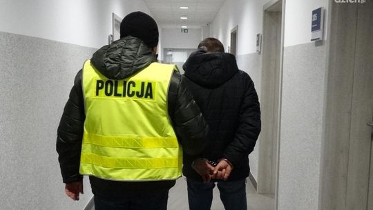 Pijany 40-latek chciał ukraść dwa auta