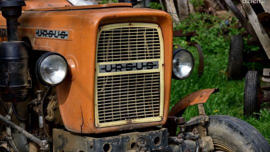 Pijany 70-latek spowodował kolizję traktorem