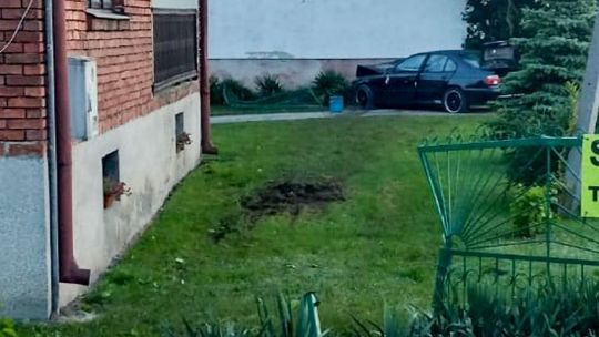 Pijany kierowca bmw wjechał w ogrodzenie