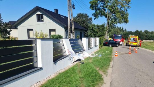 Pijany kierowca uderzył w ogrodzenie