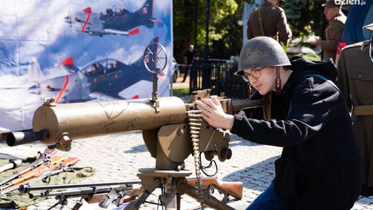 Piknik kawaleryjski na pl. Corazziego 