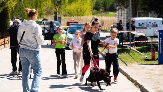 Piknik w schronisku dla zwierząt w Skaryszewie. Wspólna zabawa, której towarzyszył szczytny cel