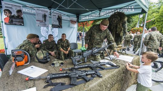 Piknik z okazji święta WOT w Przysusze