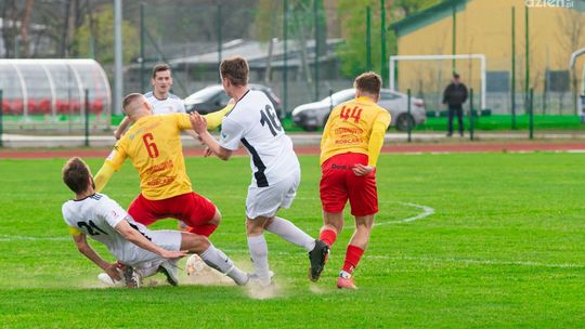 Pilica Białobrzegi nie wykorzystała szansy i przegrała u siebie z Błonianką Błonie