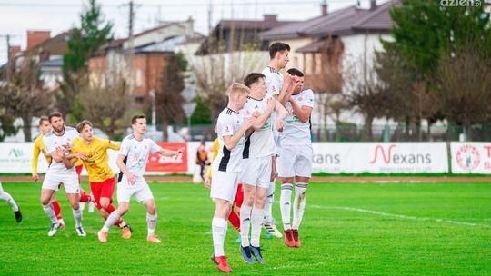 Pilica Białobrzegi pokonała Sokoła i w końcu wydostała się ze strefy spadkowej