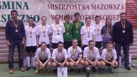 Piłkarki Czwórki drugie na Mazowszu