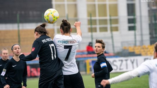 Piłkarki HydroTrucku przegrały z Rekordem