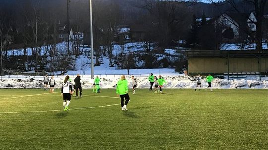 Piłkarki trenują w górach