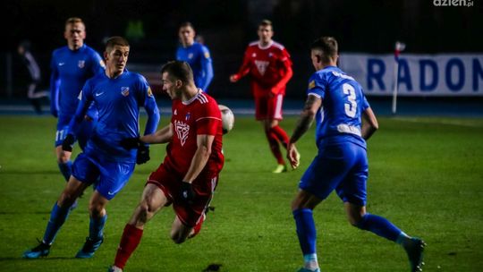 Piłkarze Broni Radom na ósmym miejscu po jesieni. Sprawdź wyniki i tabelę