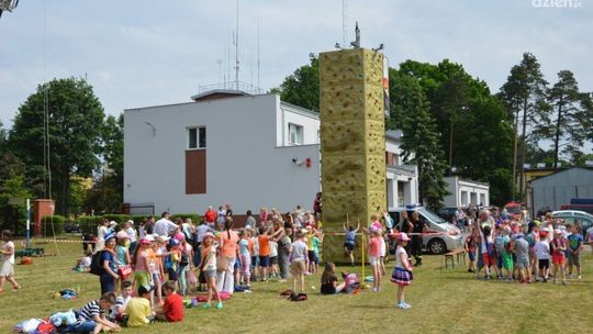 PIONKI. Dzień dziecka z mundurem