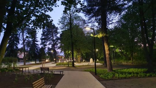 Pionki. Park przy Alei Jana Pawła II oddany do użytku 