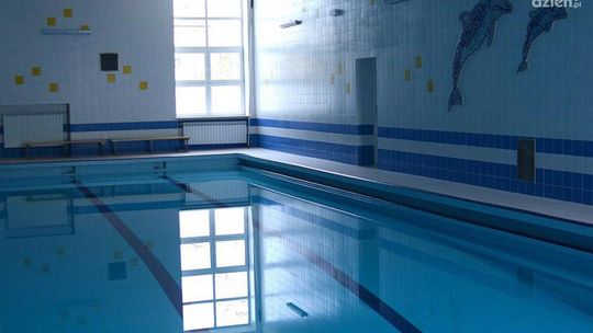 PIONKI. Remontują basen