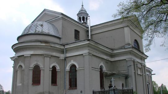 PIONKI: Trzy zabytki, trzy historie