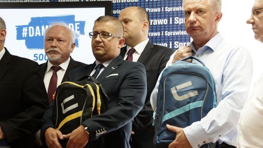 PiS funduje wyprawki szkolne