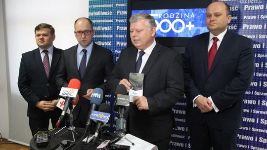 PiS o inauguracji programu 500+