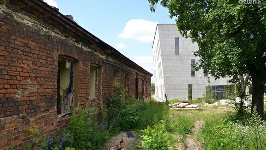 Plac przy archiwum sprzedany - rudera zniknie