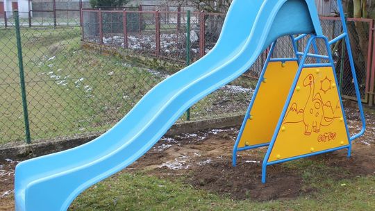 Plac zabaw dla dzieci w Wysokiej z nowymi urządzeniami