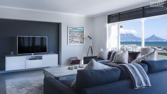 Plama po długopisie na kanapie - jak się jej pozbyć?