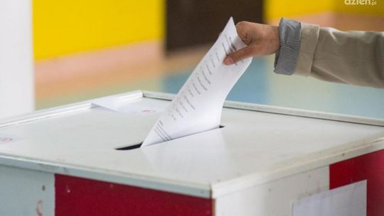 PLATFORMA TRACI – PiS BŁYSKAWICZNIE NADRABIA!!!