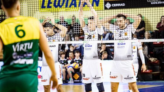 PlusLiga wraca pod złoty sufit. W poniedziałek Cerrad Enea Czarni podejmą Visłę Bydgoszcz