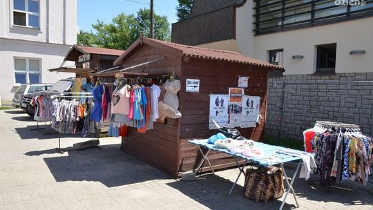 Po latach znikną budki przy dworcu PKP