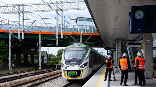 Pociągi przyspieszone Kolei Mazowieckich bez postojów w Radomiu Wschodnim? Przewoźnik odpowiada Pociągi przyspieszone Kolei Mazowieckich bez postojów w Radomiu Wschodnim? Przewoźnik odpowiada