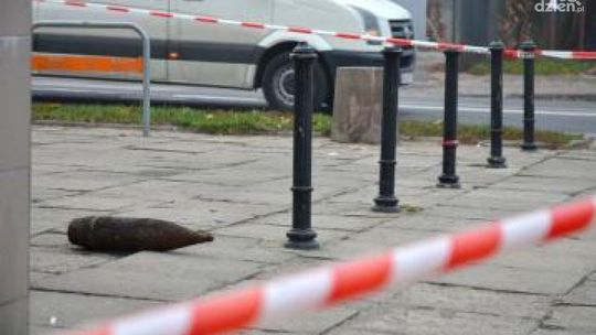 Pocisk artyleryjski na targowisku przy ul. Śląskiej