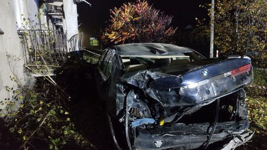 Pod wpływem alkoholu wjechał w blok 