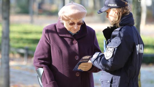 Podawał się za policjanta. Okradł 70-latkę na kilkadziesiąt tys. zł 