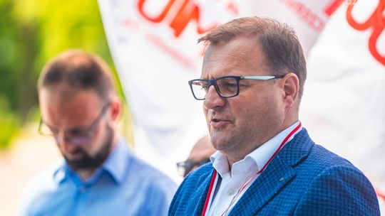 "Poderżnę ci ten głupi łeb" - prezydent Radomia otrzymał e-mail z pogróżkami 
