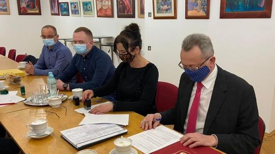 Podpisali umowę na remont Domu Kultury w Zwoleniu