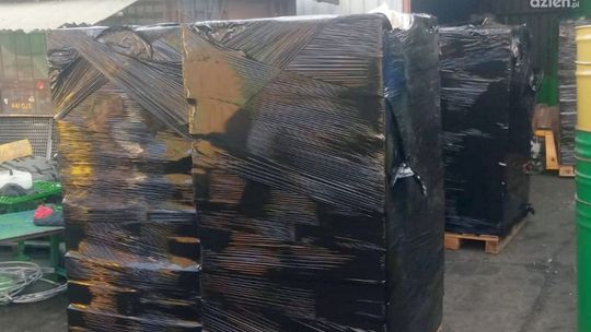 Podrobione towary trafiały do magazynów pod Radomiem