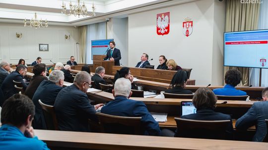 Podwyżki za śmieci na wniosek radnego? Marcin Majewski odpowiada 