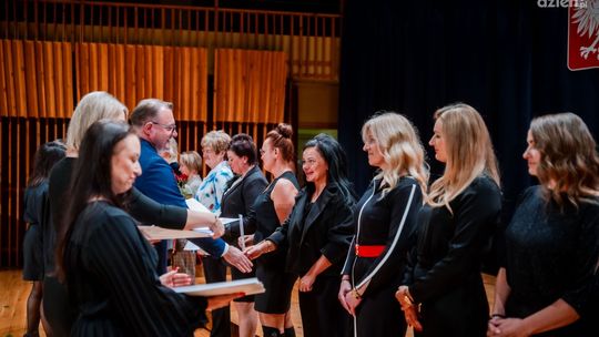 Podziękowania dla nauczycieli. Najlepsi pedagodzy nagrodzeni przez miasto