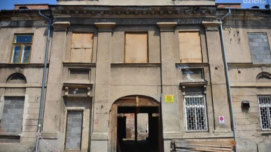 Podziemny parking i szklany dach