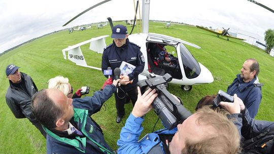 Pokaz wiatrakowca XENON dla radomskiej policji Pokaz wiatrakowca XENON dla radomskiej policji